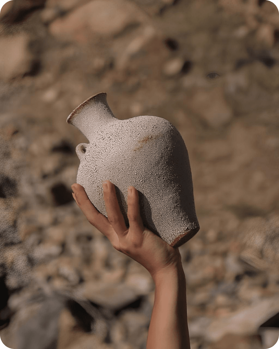 Ваза в руках